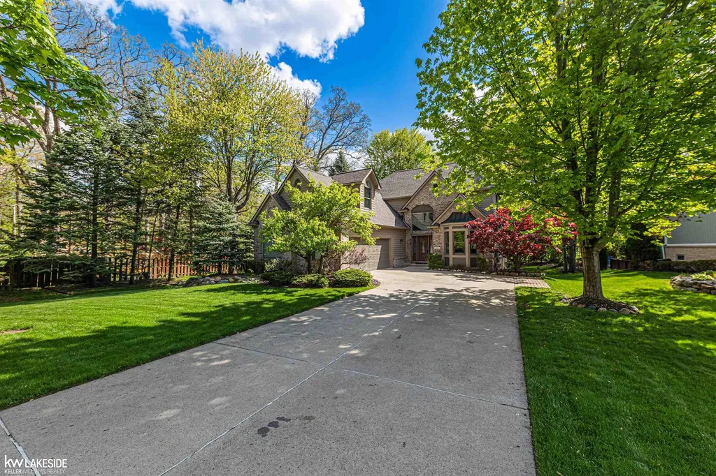 1440 Woodbridge Lane Wixom City MI 48393