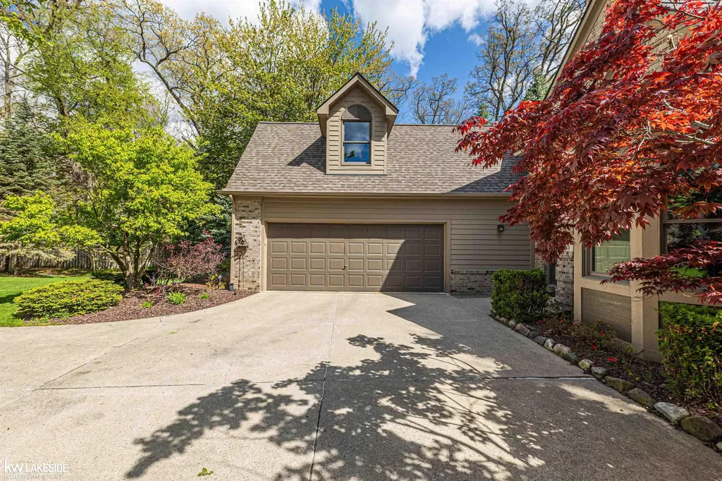 1440 Woodbridge Lane Wixom City MI 48393