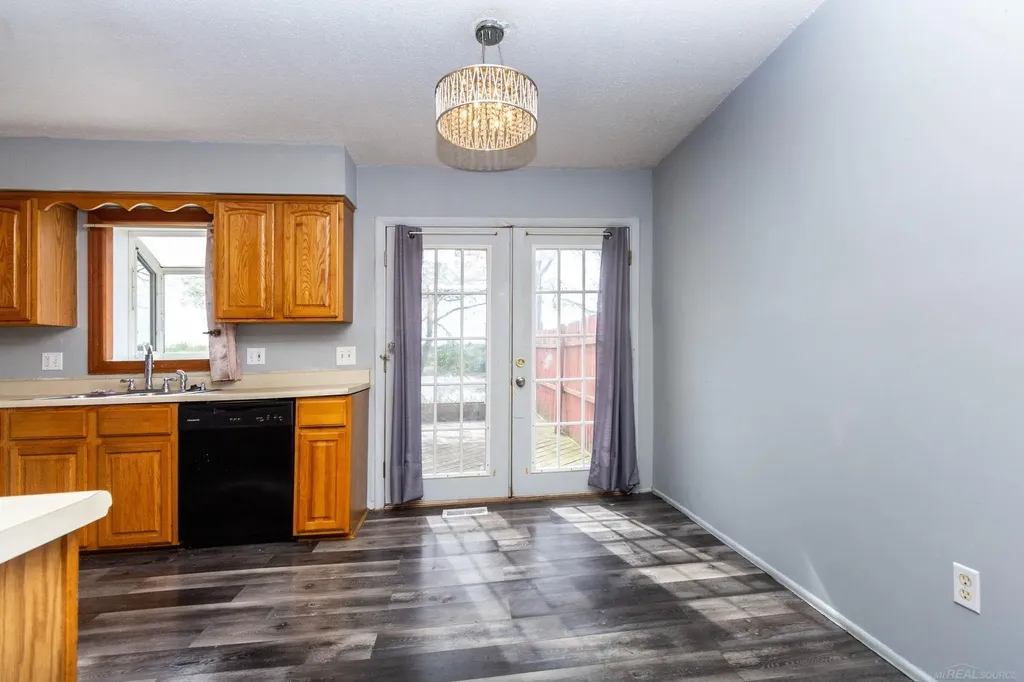 13281 Lake Point Boulevard Van Buren Charter Township MI 48111