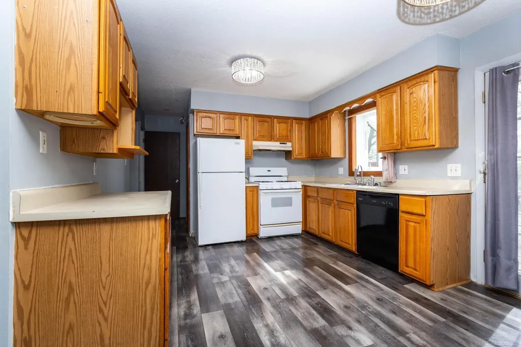 13281 Lake Point Boulevard Van Buren Charter Township MI 48111