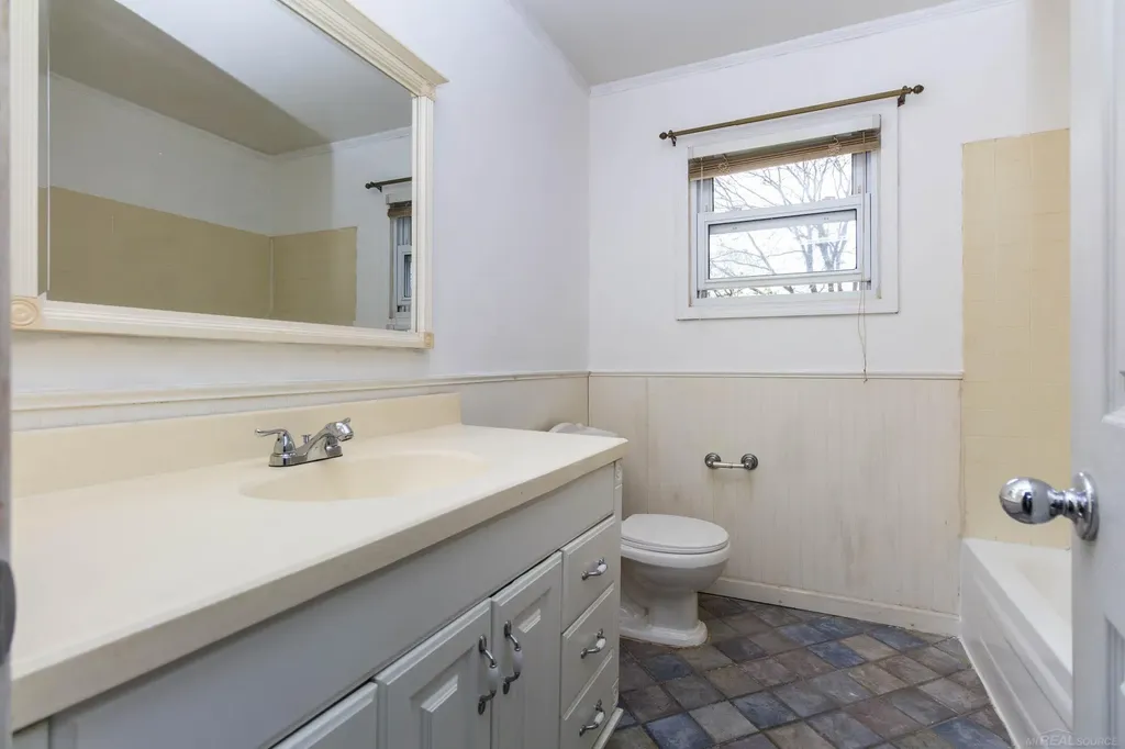 13281 Lake Point Boulevard Van Buren Charter Township MI 48111