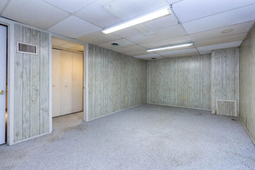13281 Lake Point Boulevard Van Buren Charter Township MI 48111