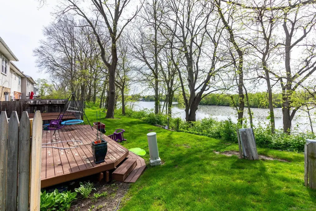 13281 Lake Point Boulevard Van Buren Charter Township MI 48111
