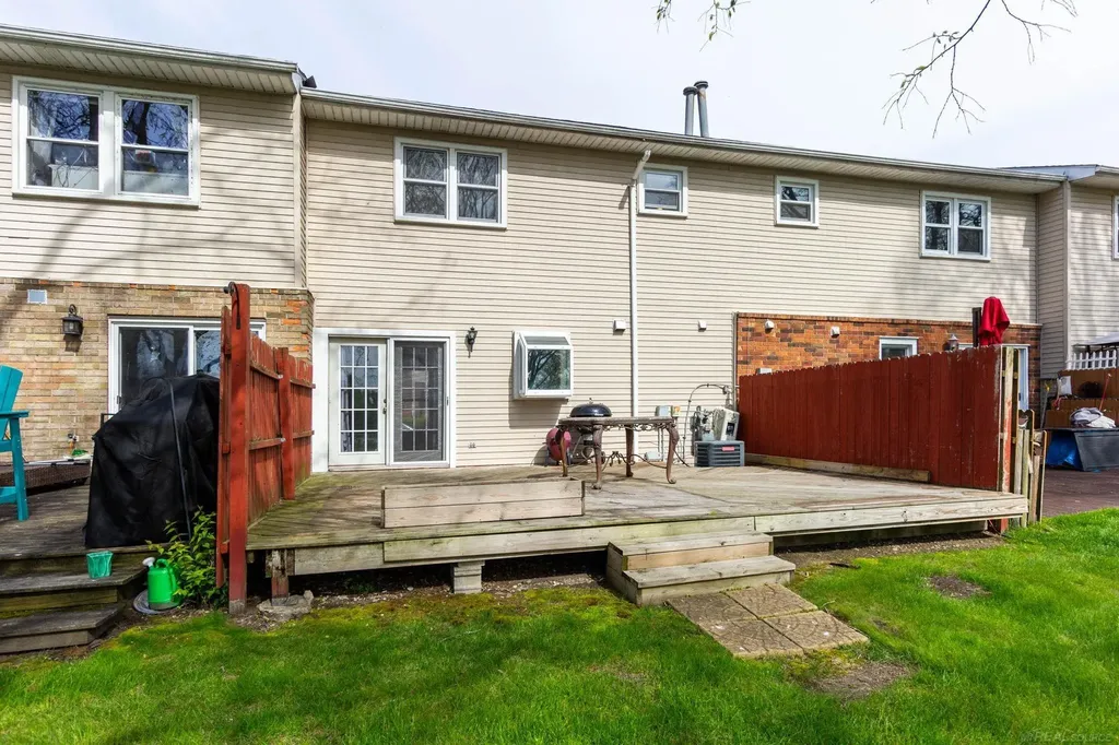 13281 Lake Point Boulevard Van Buren Charter Township MI 48111