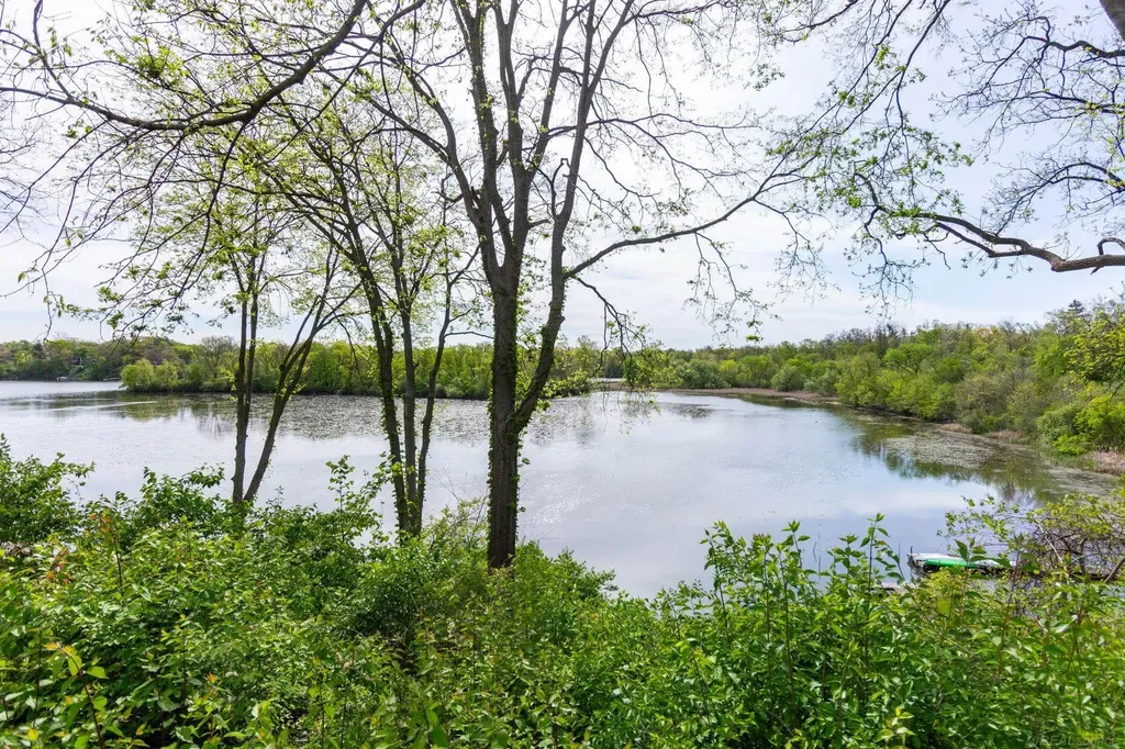 13281 Lake Point Boulevard Van Buren Charter Township MI 48111