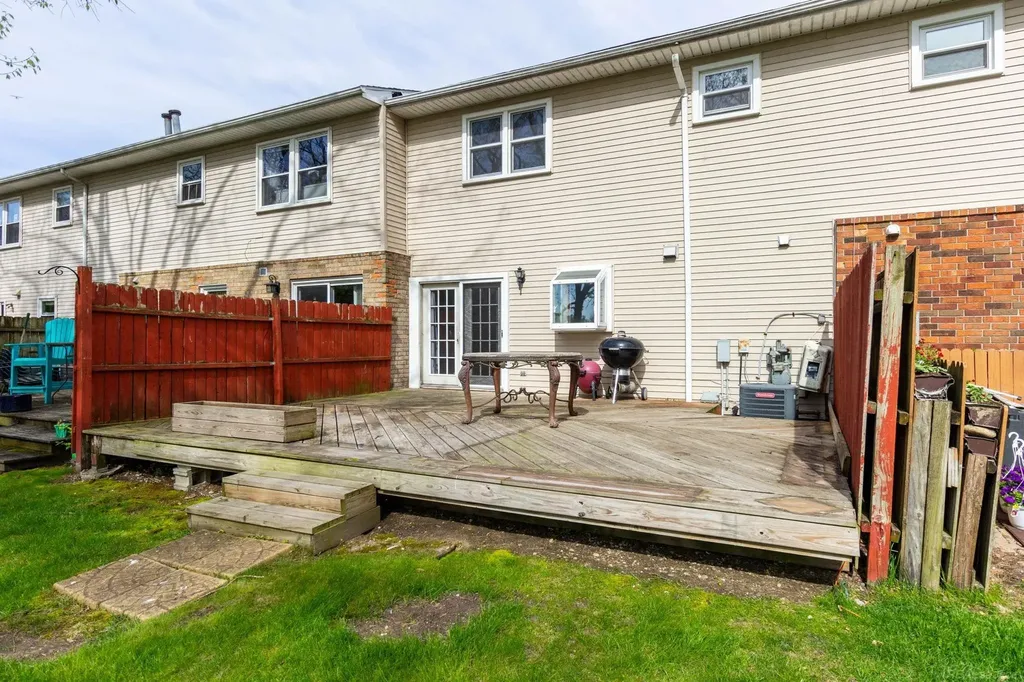 13281 Lake Point Boulevard Van Buren Charter Township MI 48111