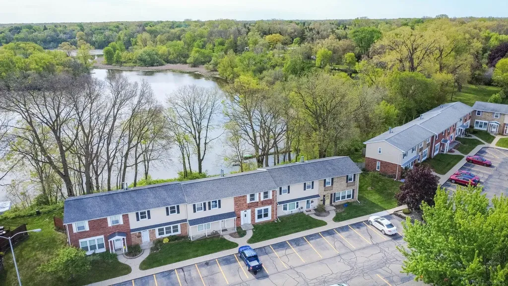 13281 Lake Point Boulevard Van Buren Charter Township MI 48111