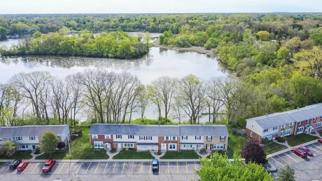 13281 Lake Point Boulevard Van Buren Charter Township MI 48111