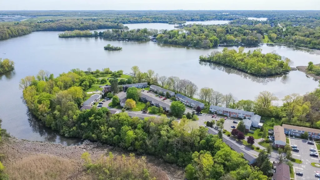 13281 Lake Point Boulevard Van Buren Charter Township MI 48111