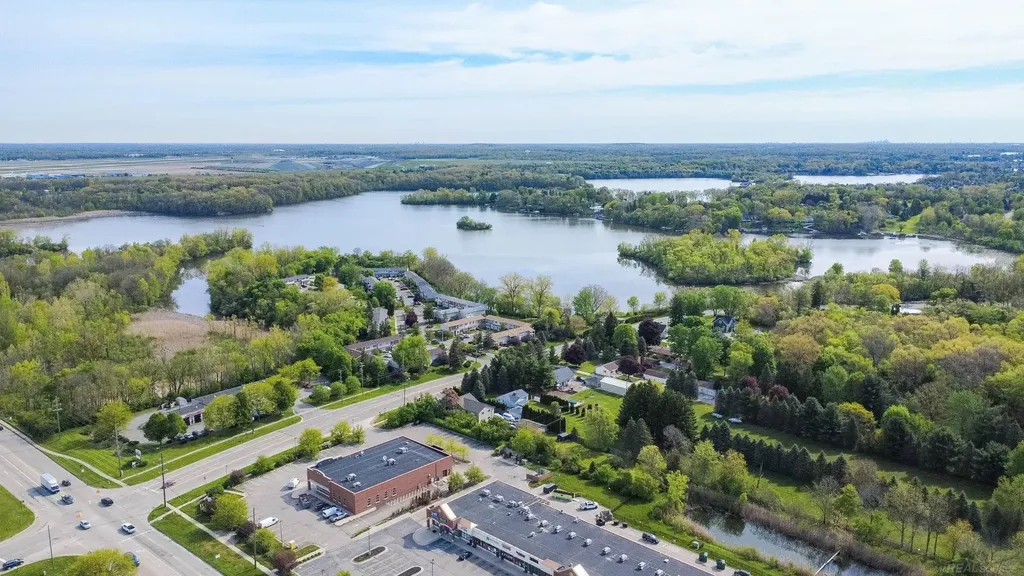 13281 Lake Point Boulevard Van Buren Charter Township MI 48111