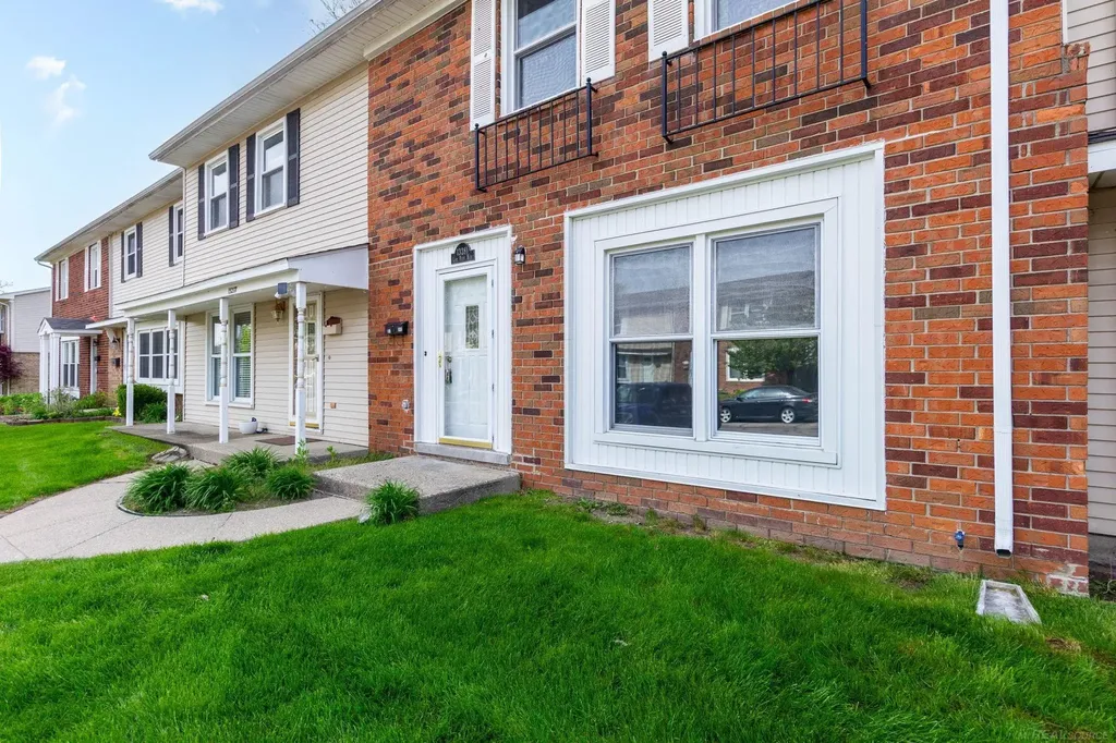 13281 Lake Point Boulevard Van Buren Charter Township MI 48111