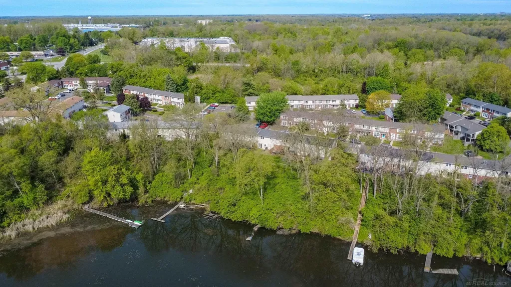 13281 Lake Point Boulevard Van Buren Charter Township MI 48111