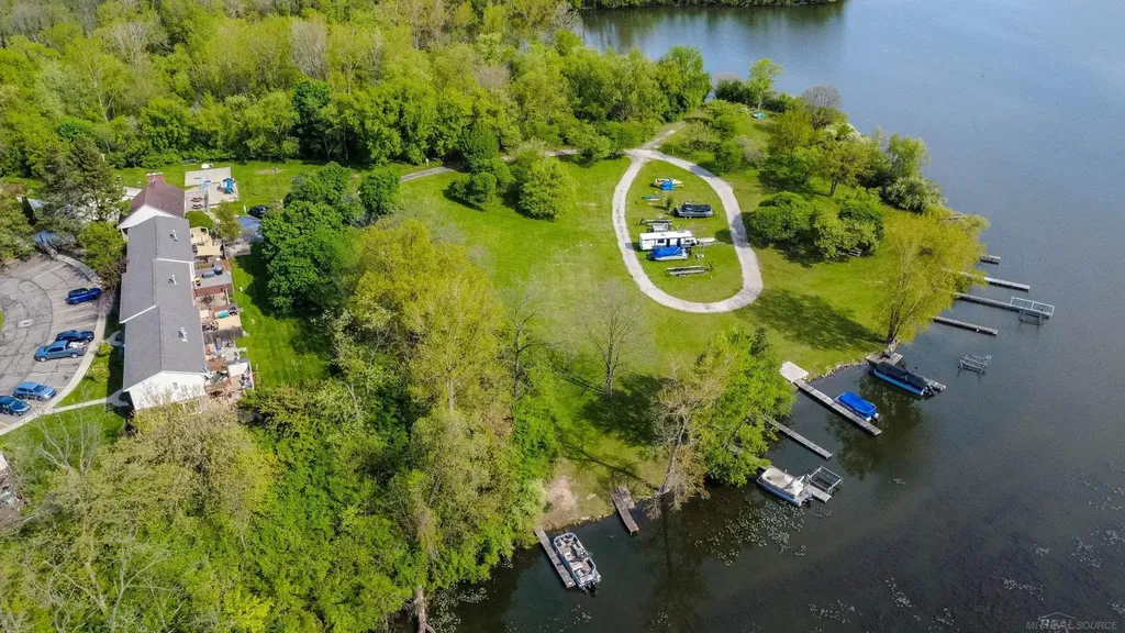 13281 Lake Point Boulevard Van Buren Charter Township MI 48111