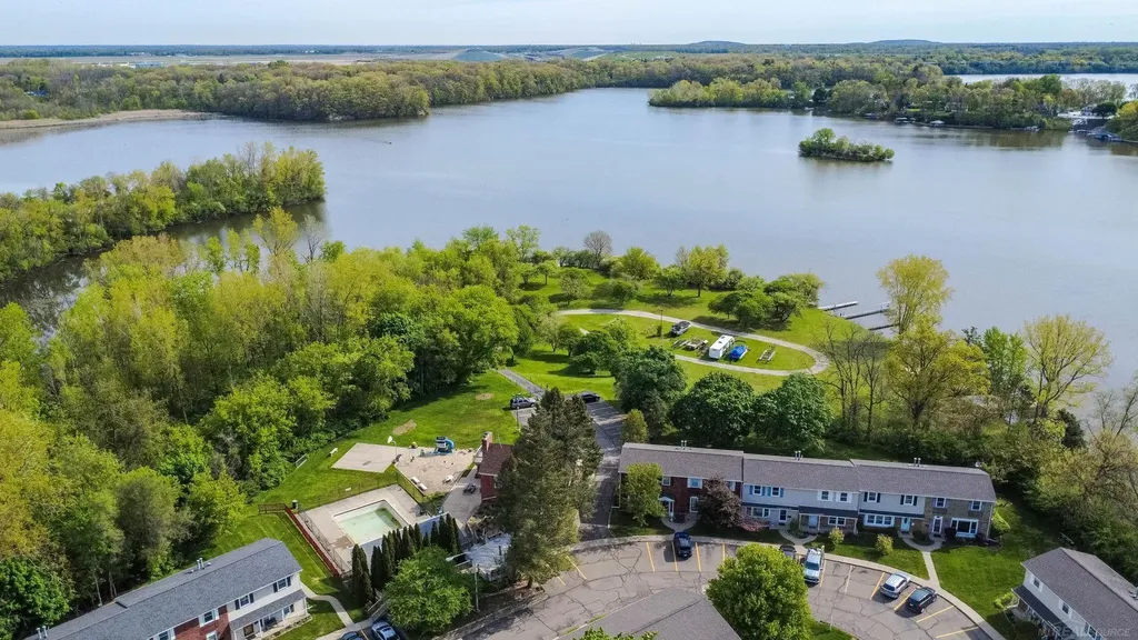 13281 Lake Point Boulevard Van Buren Charter Township MI 48111