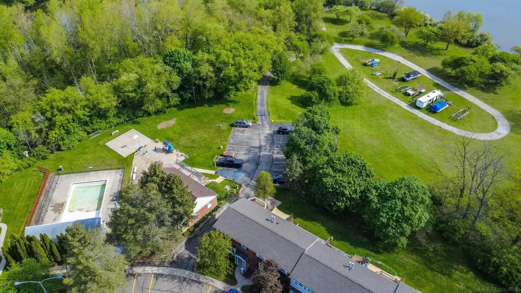 13281 Lake Point Boulevard Van Buren Charter Township MI 48111