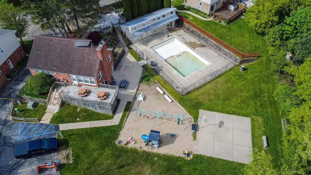 13281 Lake Point Boulevard Van Buren Charter Township MI 48111