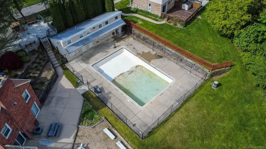 13281 Lake Point Boulevard Van Buren Charter Township MI 48111