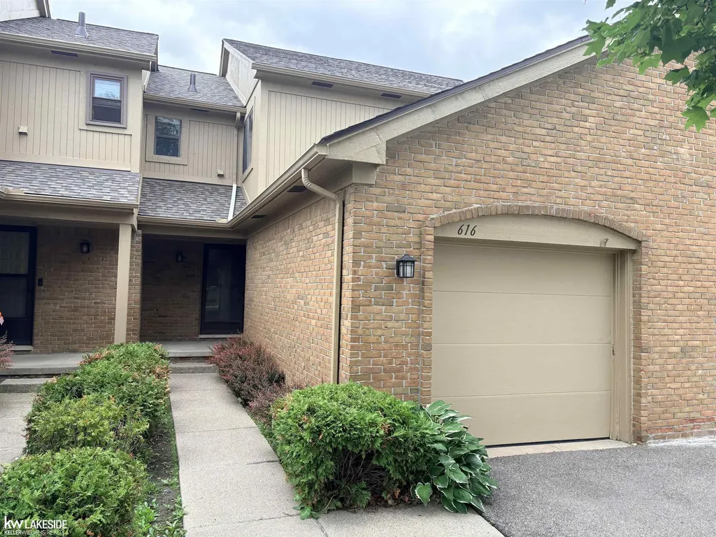 616 Byron Ct Road Rochester City MI 48307