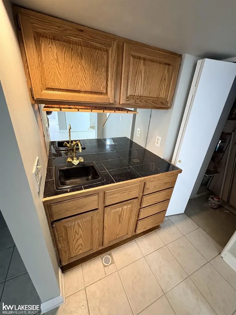 616 Byron Ct Road Rochester City MI 48307
