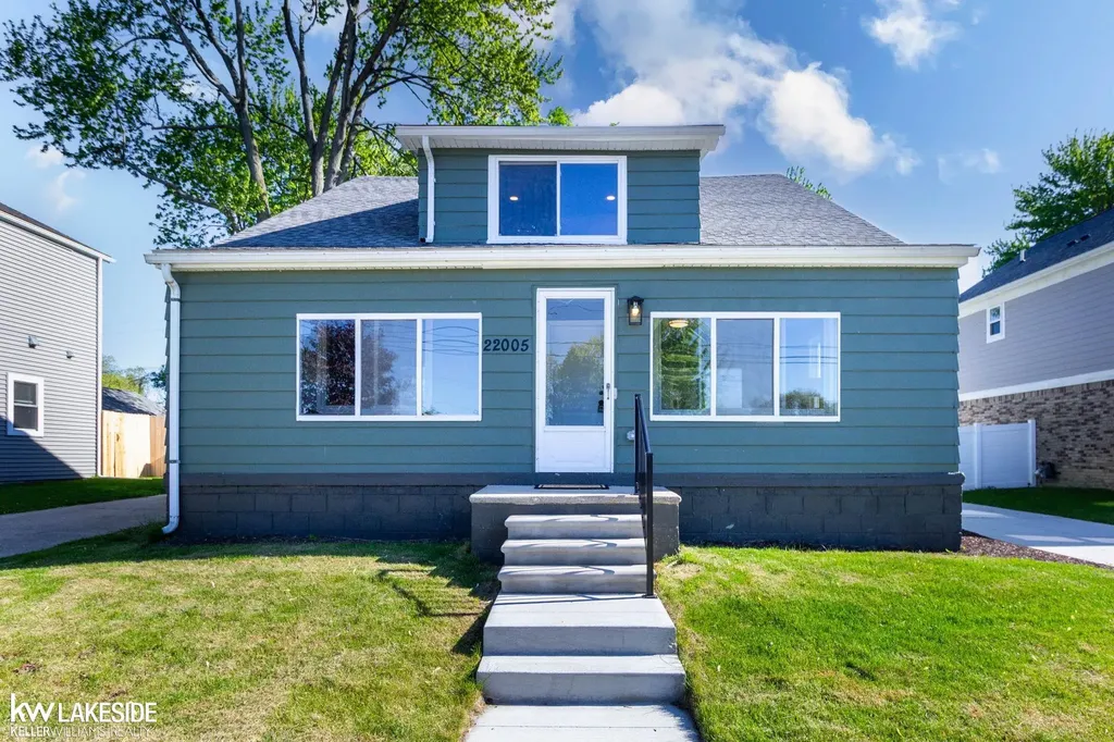 22005 Lakeview Street St. Clair Shores City MI 48080