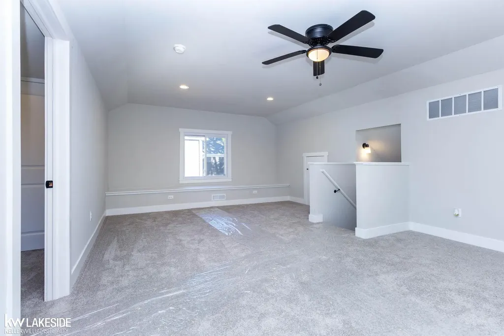 22005 Lakeview Street St. Clair Shores City MI 48080