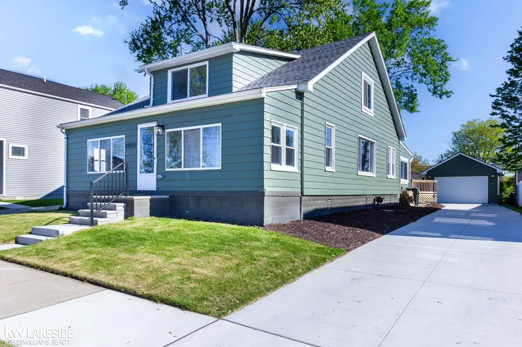 22005 Lakeview Street St. Clair Shores City MI 48080