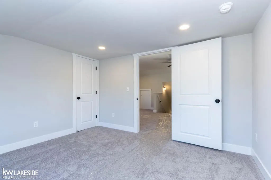 22005 Lakeview Street St. Clair Shores City MI 48080