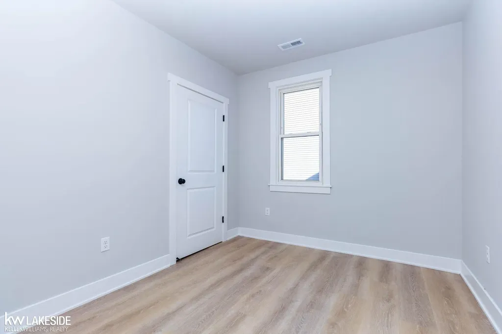 22005 Lakeview Street St. Clair Shores City MI 48080
