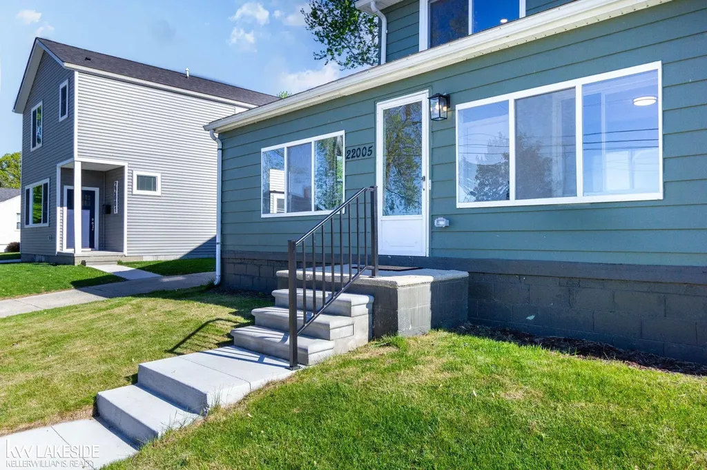 22005 Lakeview Street St. Clair Shores City MI 48080