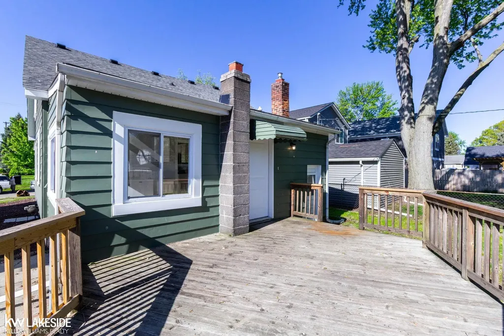 22005 Lakeview Street St. Clair Shores City MI 48080