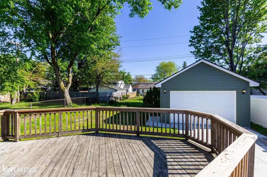 22005 Lakeview Street St. Clair Shores City MI 48080