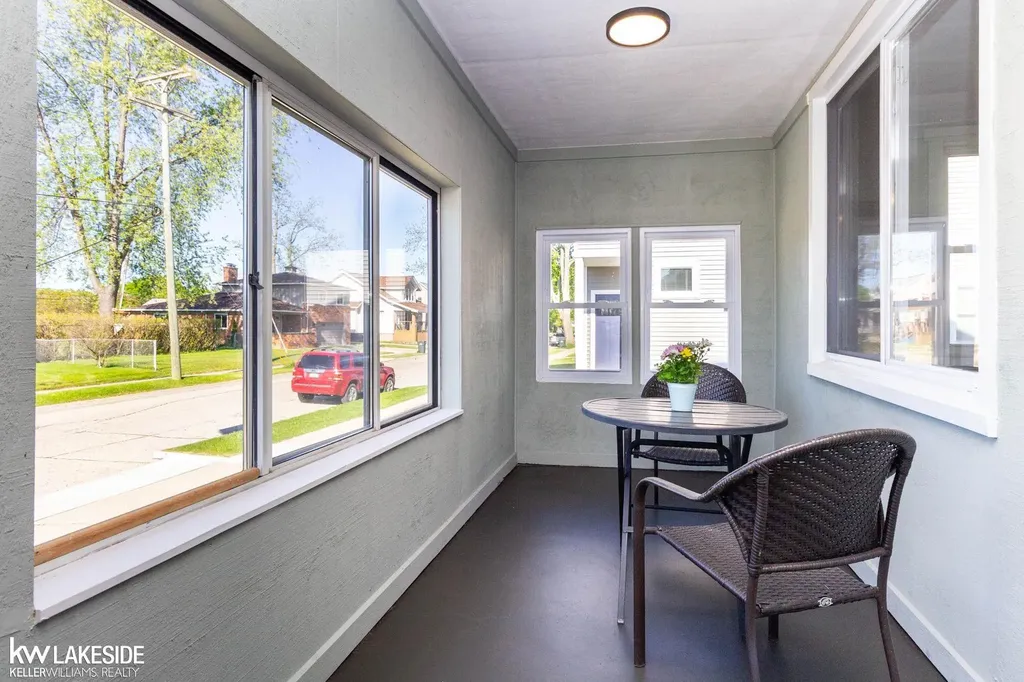 22005 Lakeview Street St. Clair Shores City MI 48080