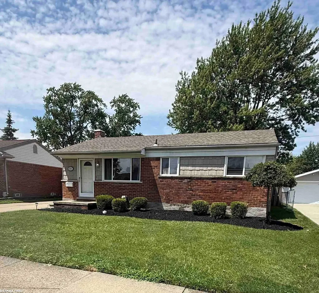 17851 Rainbow Street Fraser City MI 48026