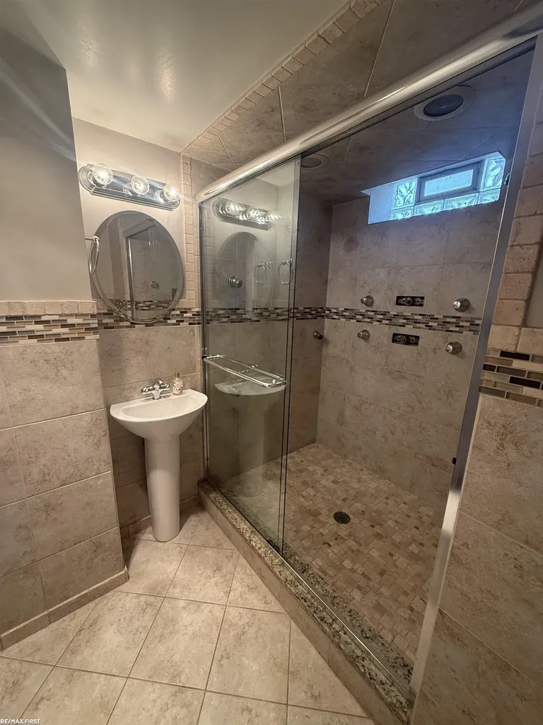 17851 Rainbow Street Fraser City MI 48026