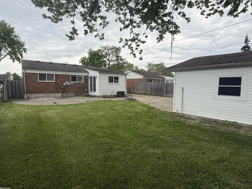 17851 Rainbow Street Fraser City MI 48026