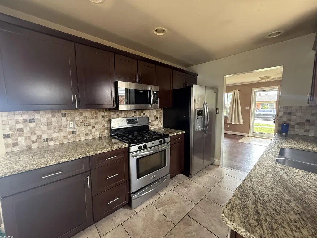 17851 Rainbow Street Fraser City MI 48026
