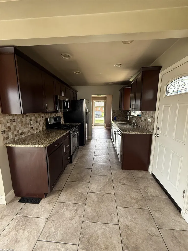 17851 Rainbow Street Fraser City MI 48026