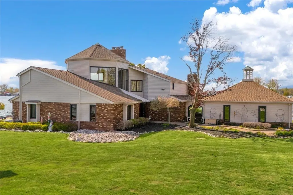 523 Lathrop Avenue Algonac City MI 48001