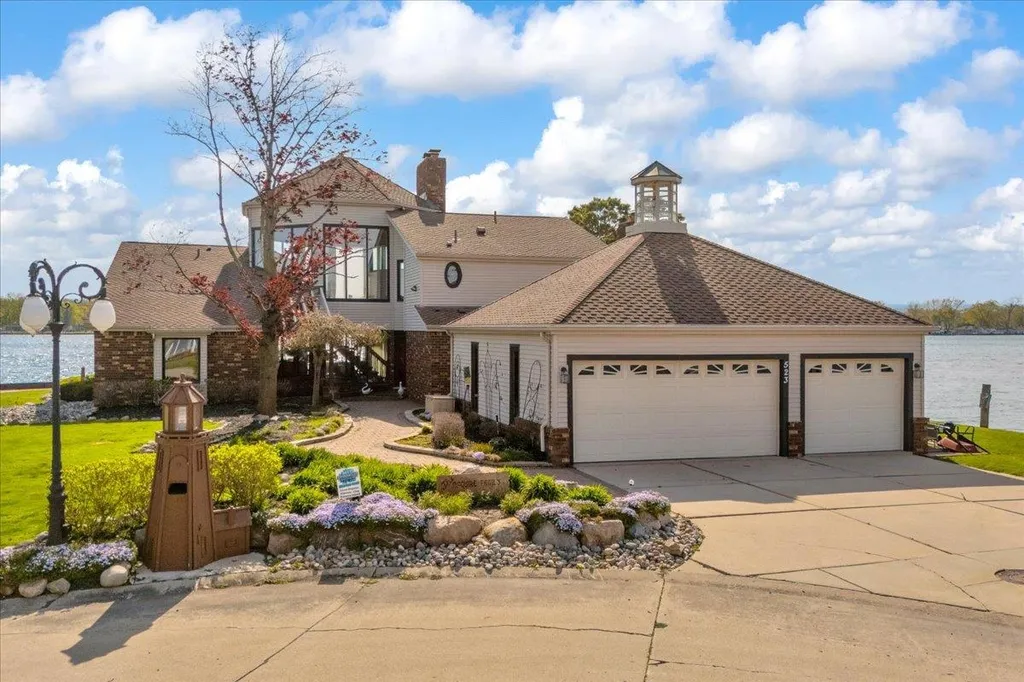 523 Lathrop Avenue Algonac City MI 48001