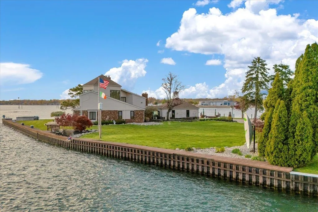 523 Lathrop Avenue Algonac City MI 48001