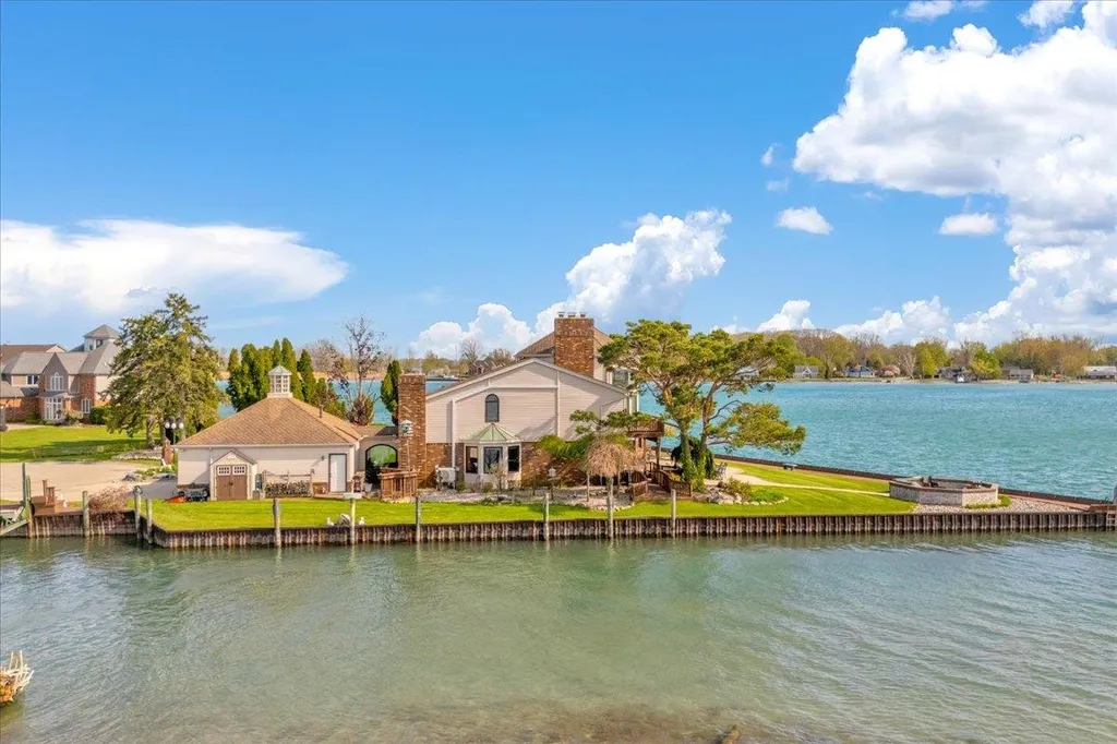 523 Lathrop Avenue Algonac City MI 48001