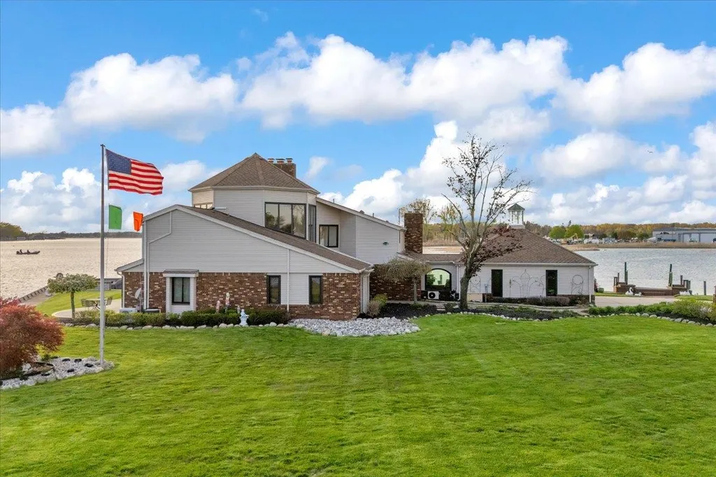 523 Lathrop Avenue Algonac City MI 48001