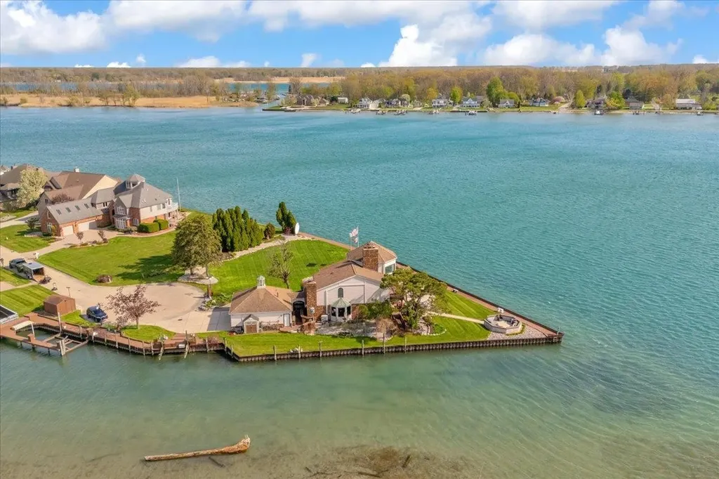 523 Lathrop Avenue Algonac City MI 48001