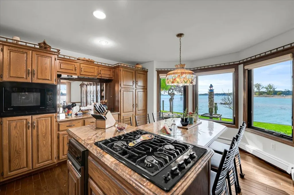 523 Lathrop Avenue Algonac City MI 48001