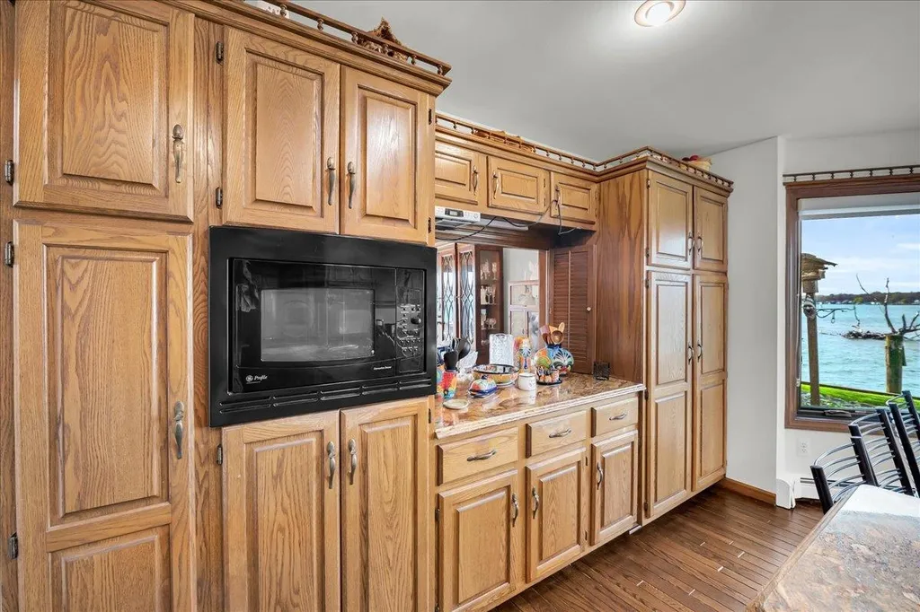 523 Lathrop Avenue Algonac City MI 48001