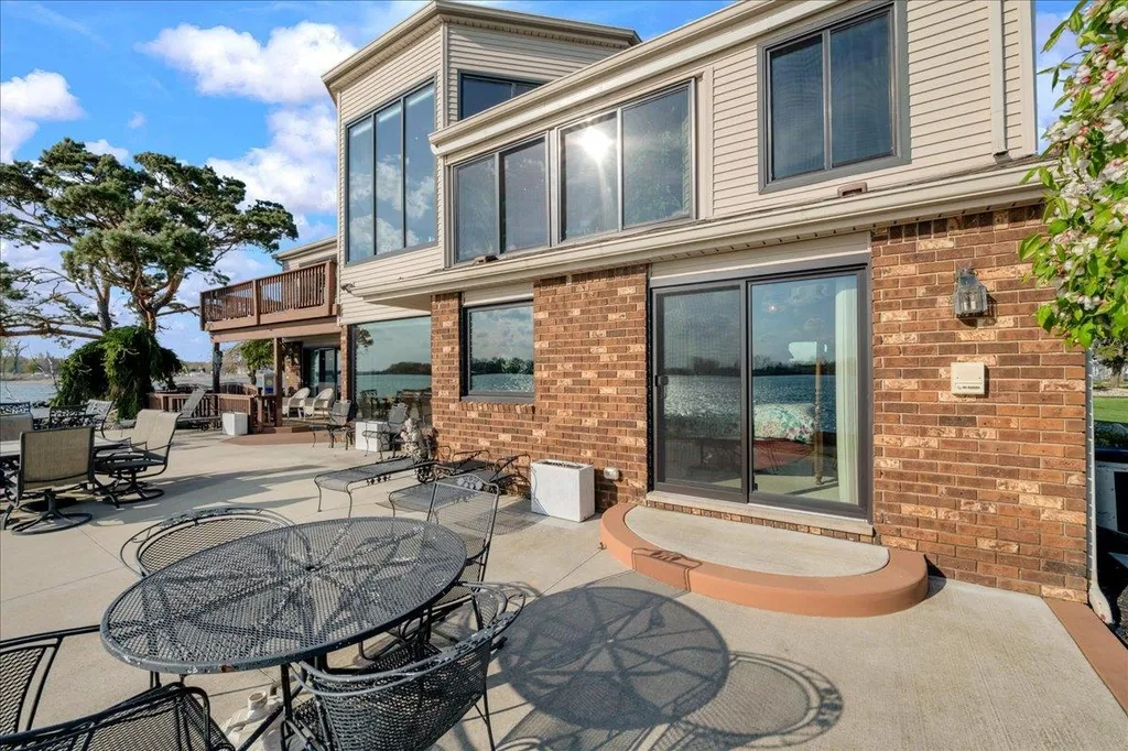 523 Lathrop Avenue Algonac City MI 48001