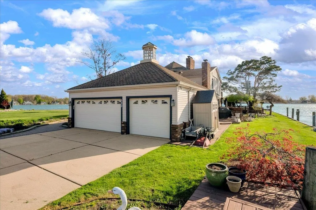 523 Lathrop Avenue Algonac City MI 48001