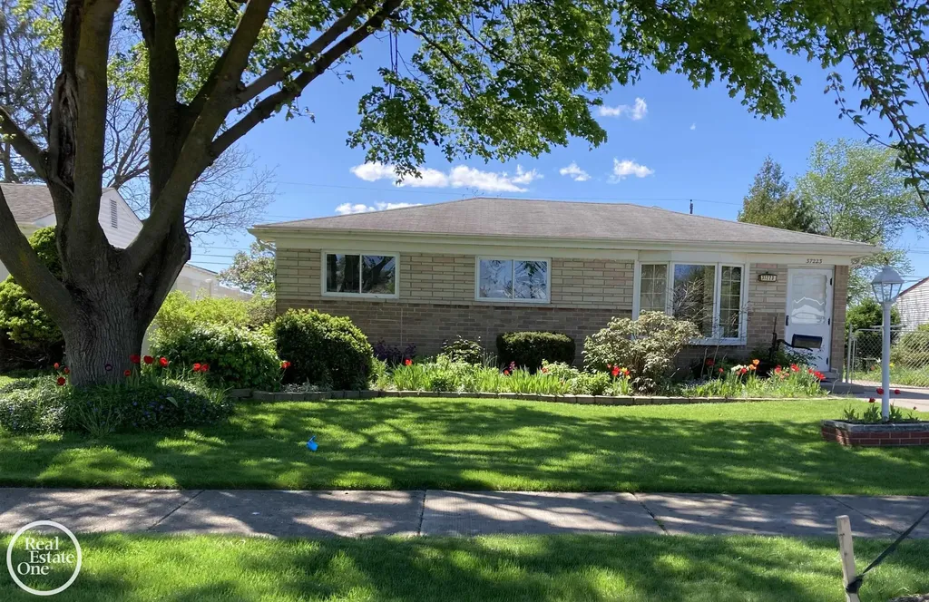 37223 Barrington Drive Sterling Heights City MI 48312