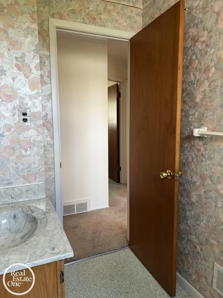 37223 Barrington Drive Sterling Heights City MI 48312