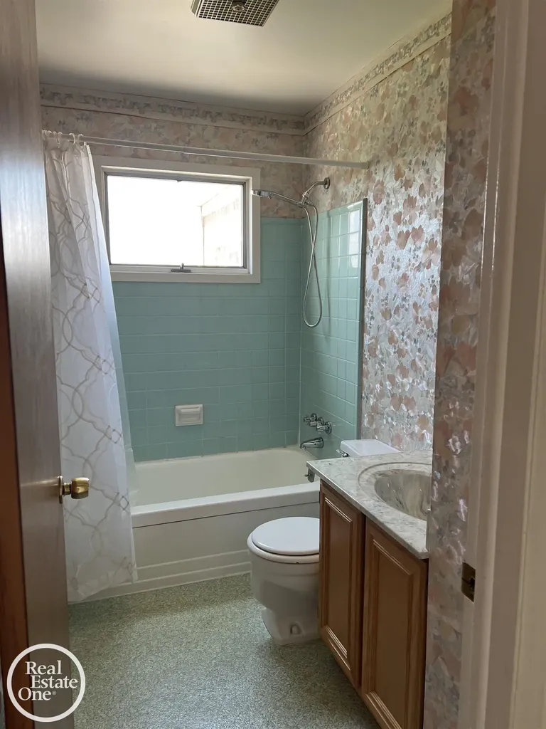 37223 Barrington Drive Sterling Heights City MI 48312